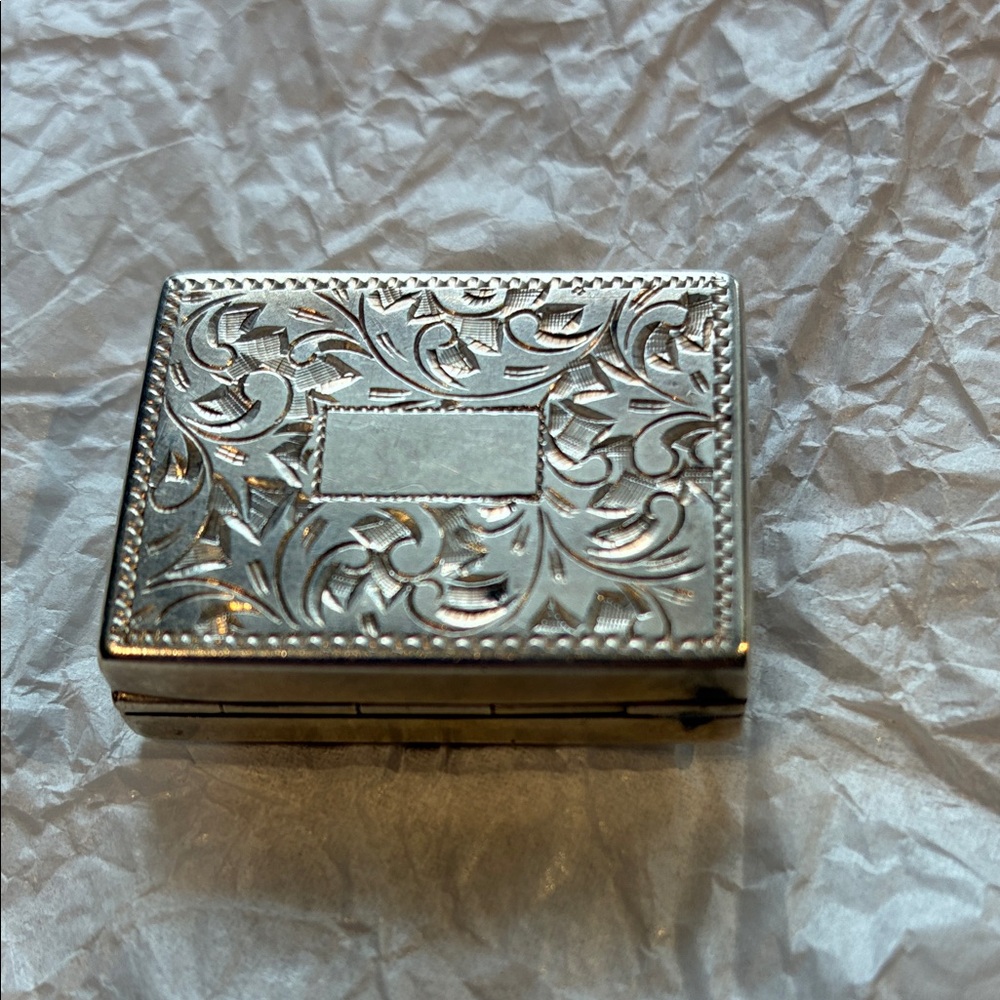 Ornate Sterling Silver Compact Case with Hinge Lid. 12.35 grams